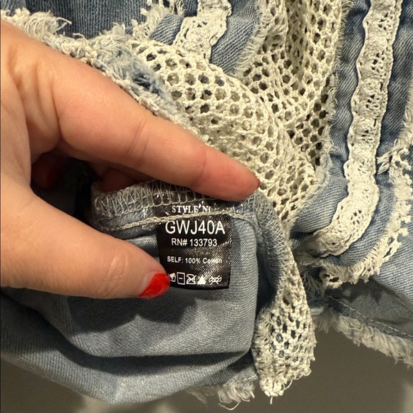 POL Denim and Cream Oversized Lightweight Floral Jean Jacket - Picture 11 of 11